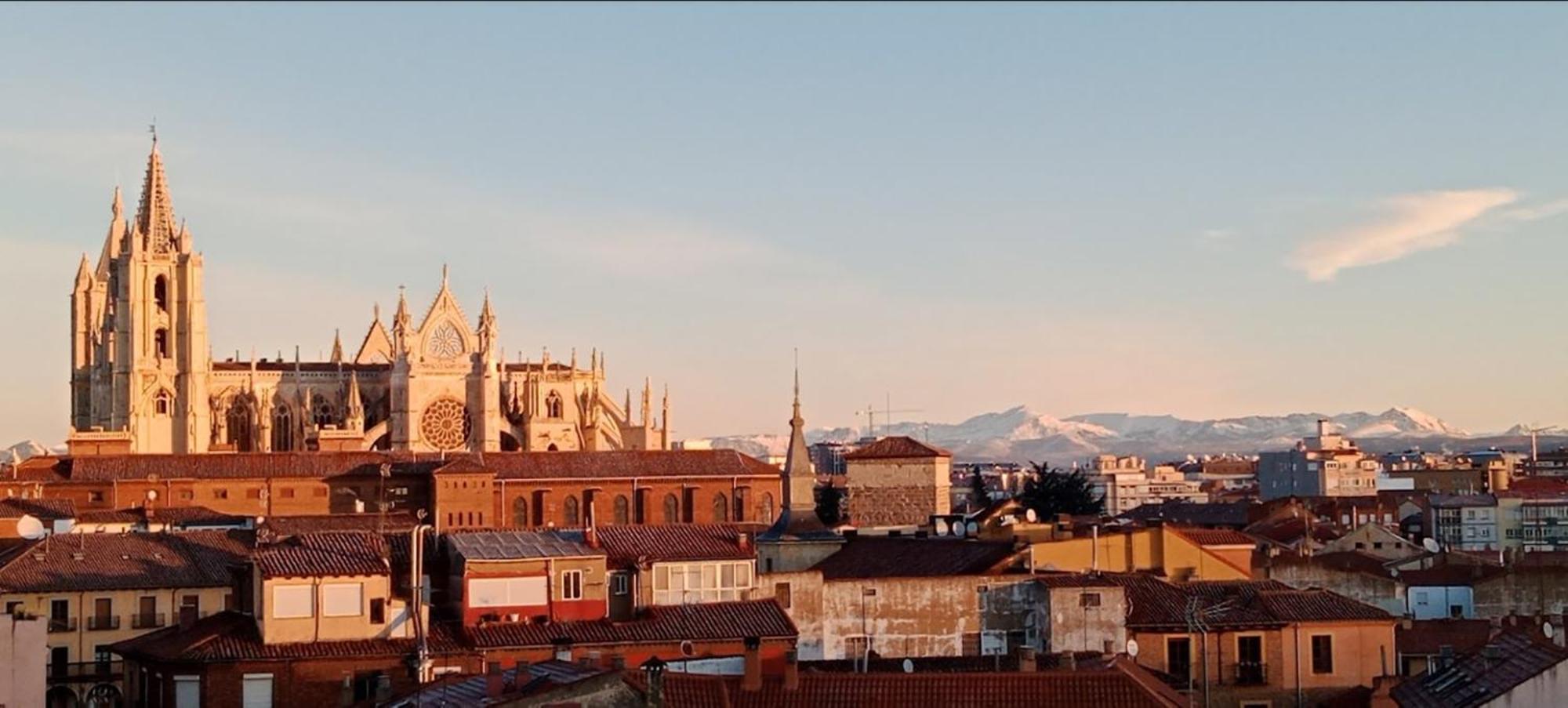 The View - Apartamento Reformado Con Vistas A La Catedral - Leonapartamentos Dış mekan fotoğraf