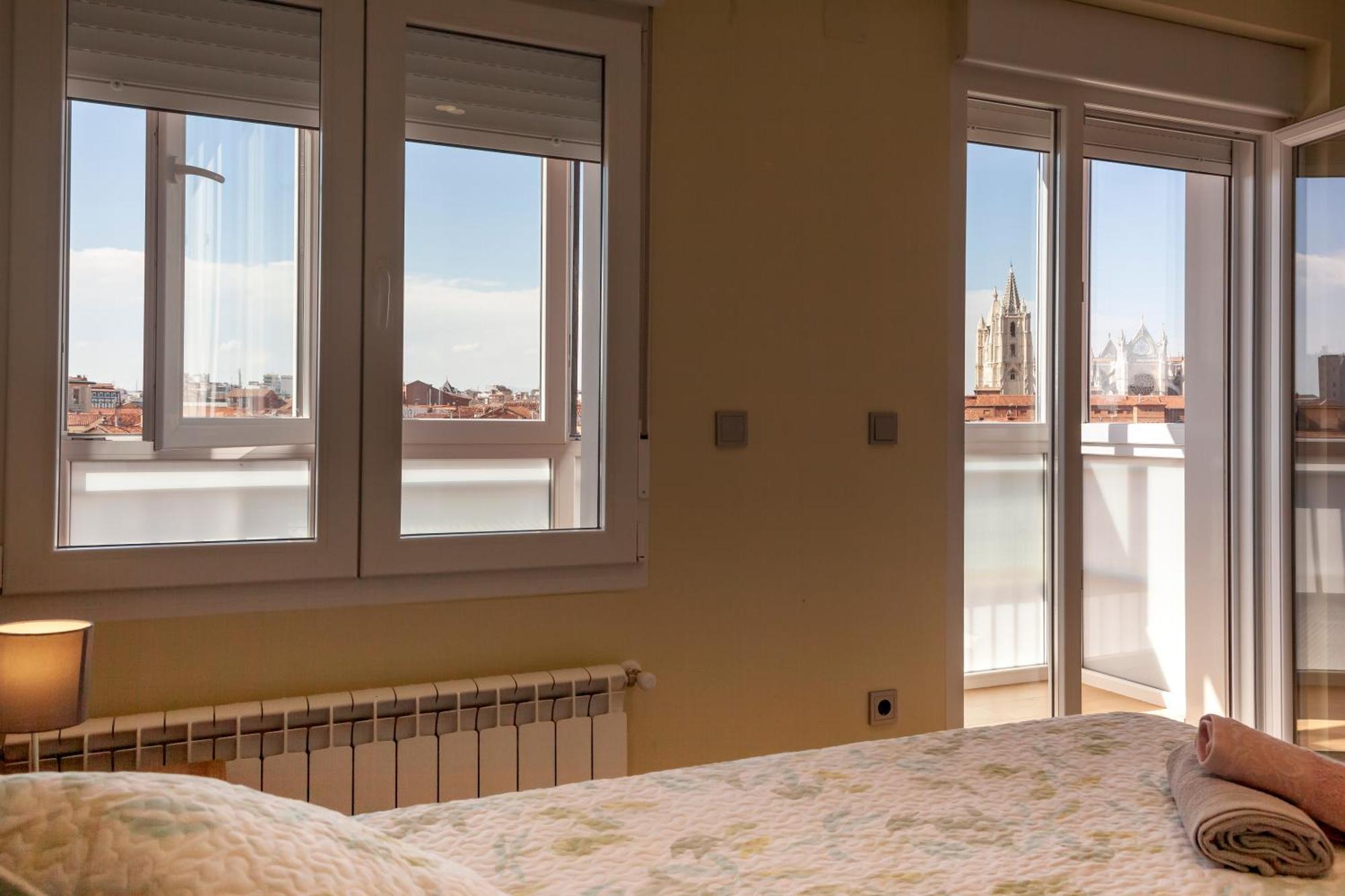 The View - Apartamento Reformado Con Vistas A La Catedral - Leonapartamentos Dış mekan fotoğraf